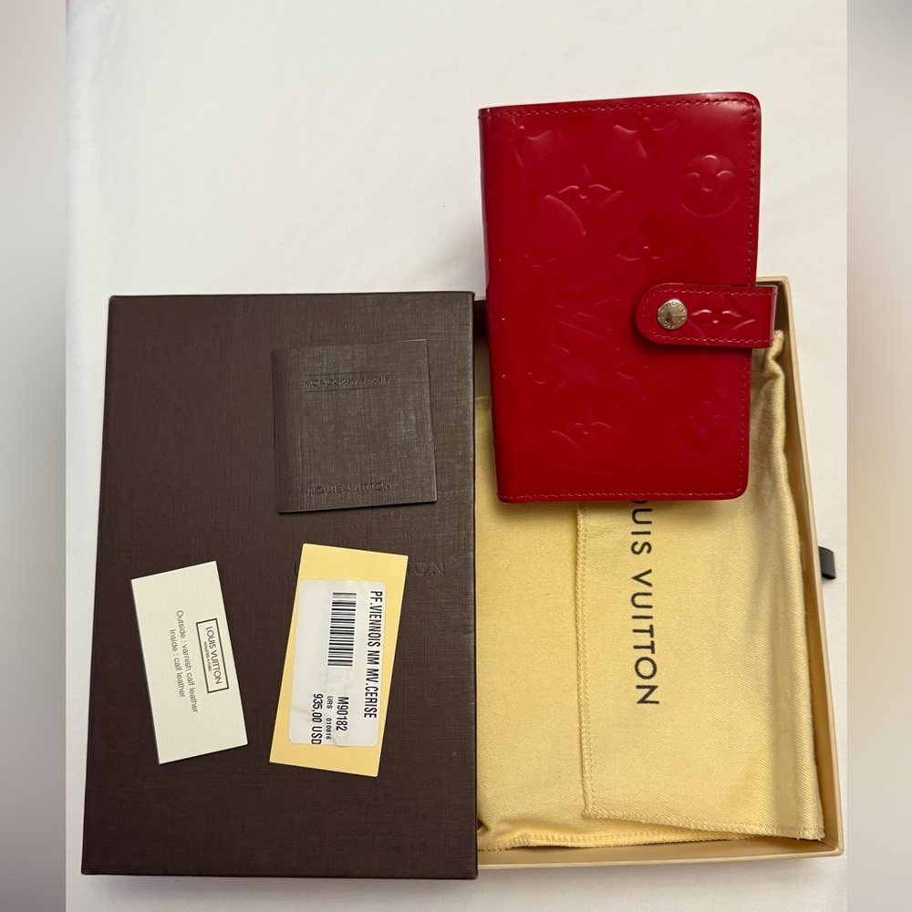 100% Authentic Louis Vuitton Viennois MV Cerise wallet